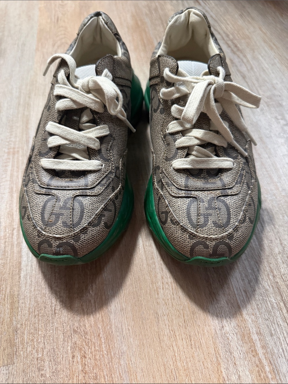 Gucci Beige Monogram Kids Sneakers with Green Sole - Picture 3 of 3